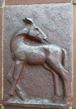 Terrakotta-Wandfliese mit Fohlen-Motiv von Gustav Grimm