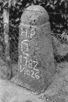 Foto: Wolfgang Zachau Grenzstein N&deg; 26 HP / C 7 / 1782 / N&deg; 26 Abgrenzung von